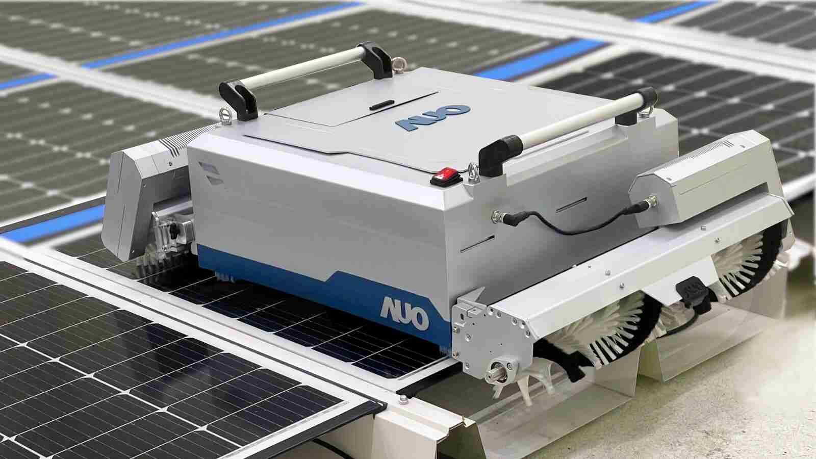 尊龙集团致力EPC场域技术升级，，，导入清洁机器人搭配传感器与AI数据分析，，，，大幅减少维运成本