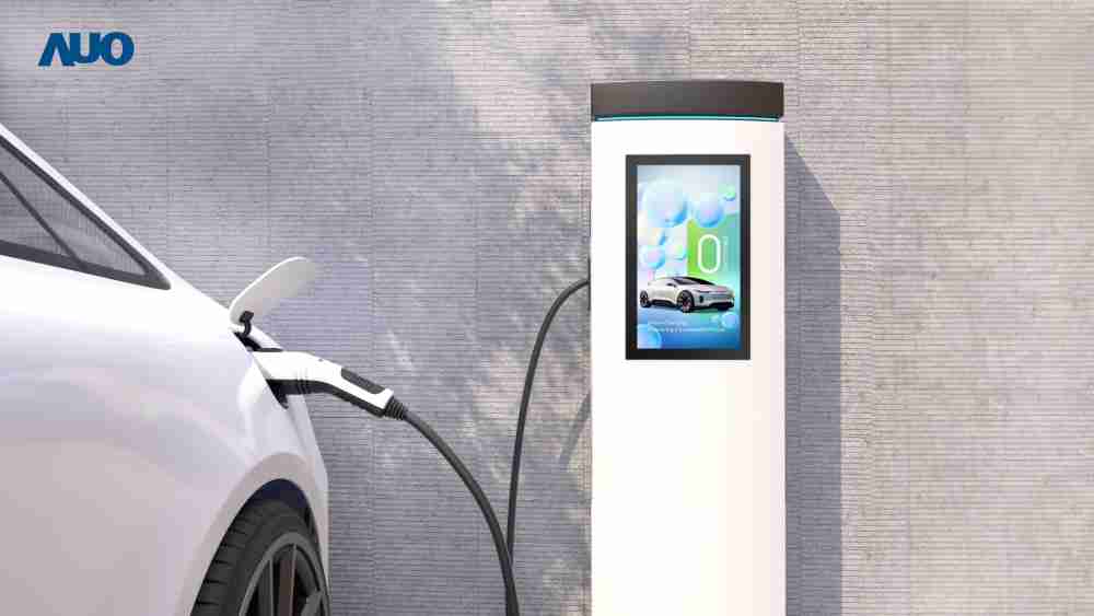 友達〝EVSE車用充電樁解決方案〞專為電動汽車充電樁設計，，，具有高亮度、、、、克服戶外艱難環境的耐溫、、耐紫外線等特性，，，並搭載散熱性及擴充性強的高效能工業電腦，，可實現人機互動訴求，，如資訊顯示、、、支付等應用